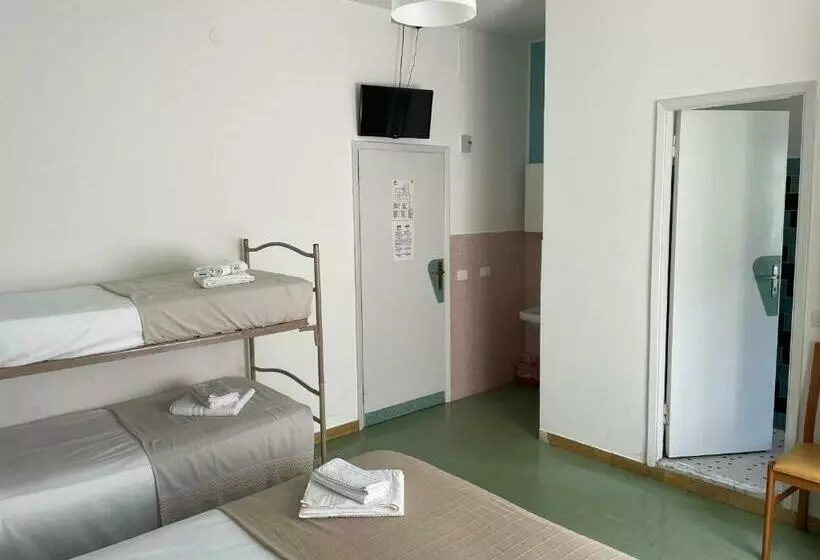 Standard Neljän Hengen Huone, Aloha