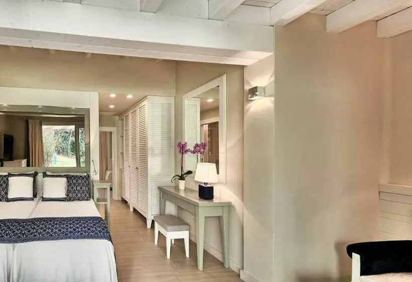 デラックスバンガロー, Forte Village Resort Bouganville