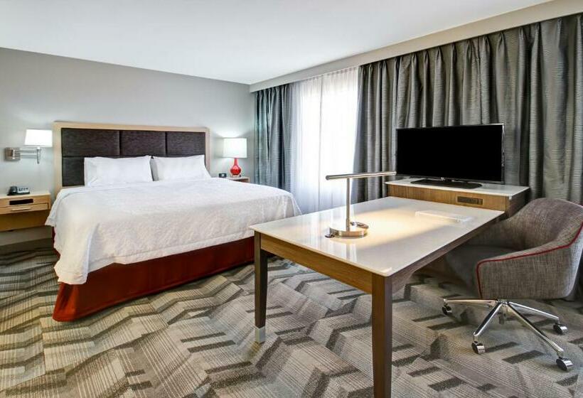 Люкс Deluxe Кровать Кинг, Hampton Inn & Suites By Hilton Medicine Hat