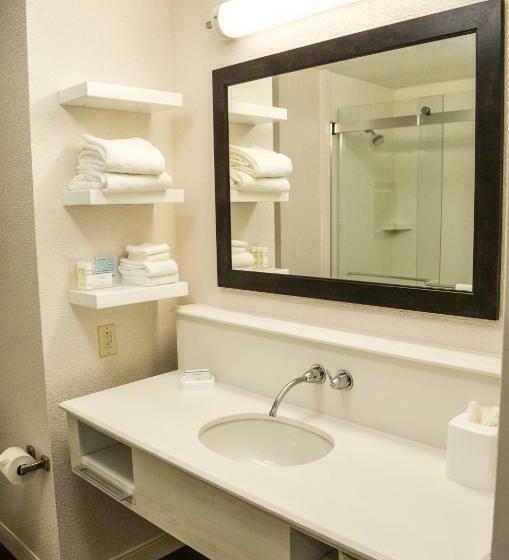 استودیوی استاندارد, Hampton Inn & Suites Richmond Downtown