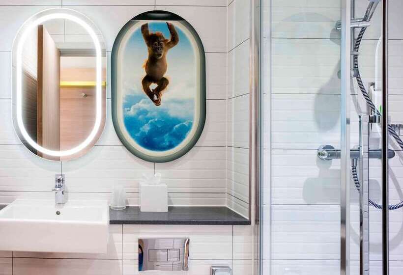 스탠다드 룸, Ibis Styles London Heathrow Airport