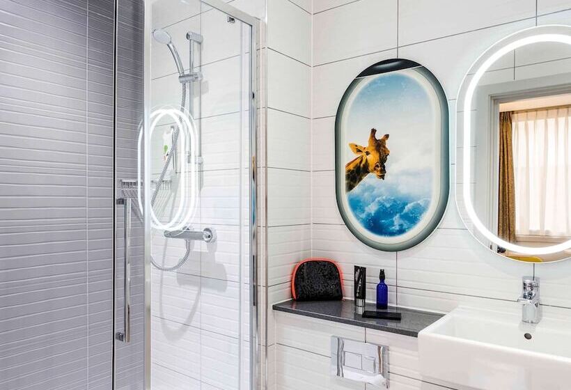 스탠다드 룸, Ibis Styles London Heathrow Airport