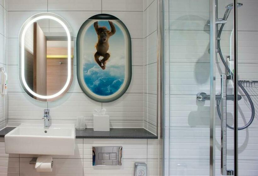 패밀리 룸, Ibis Styles London Heathrow Airport