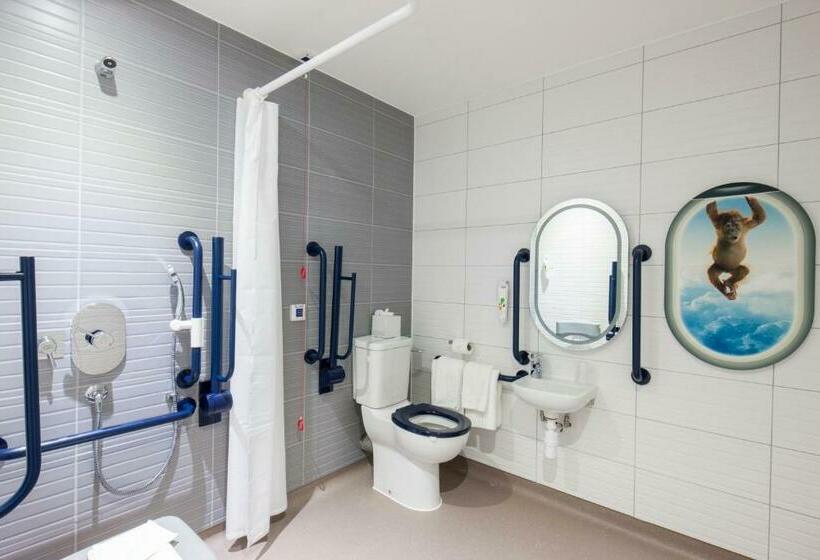 패밀리 룸, Ibis Styles London Heathrow Airport