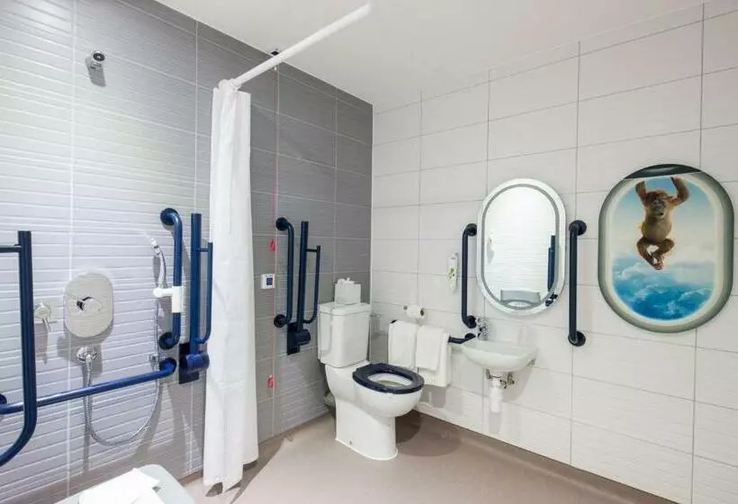 اتاق خانوادگی, Ibis Styles London Heathrow Airport