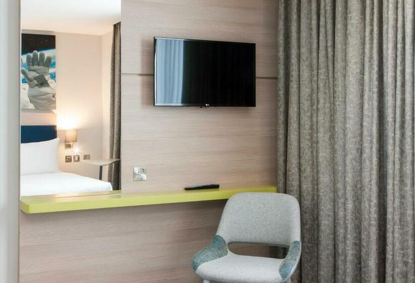 스탠다드 룸, Ibis Styles London Heathrow Airport