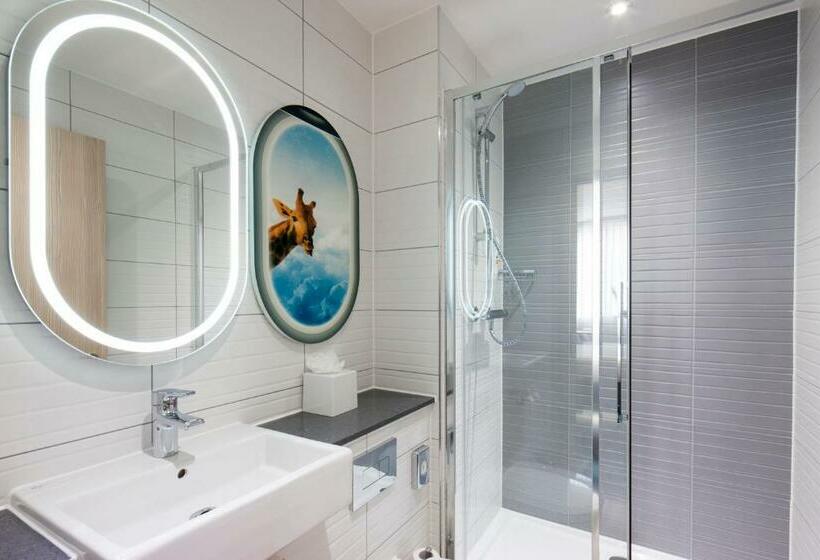 스탠다드 룸, Ibis Styles London Heathrow Airport