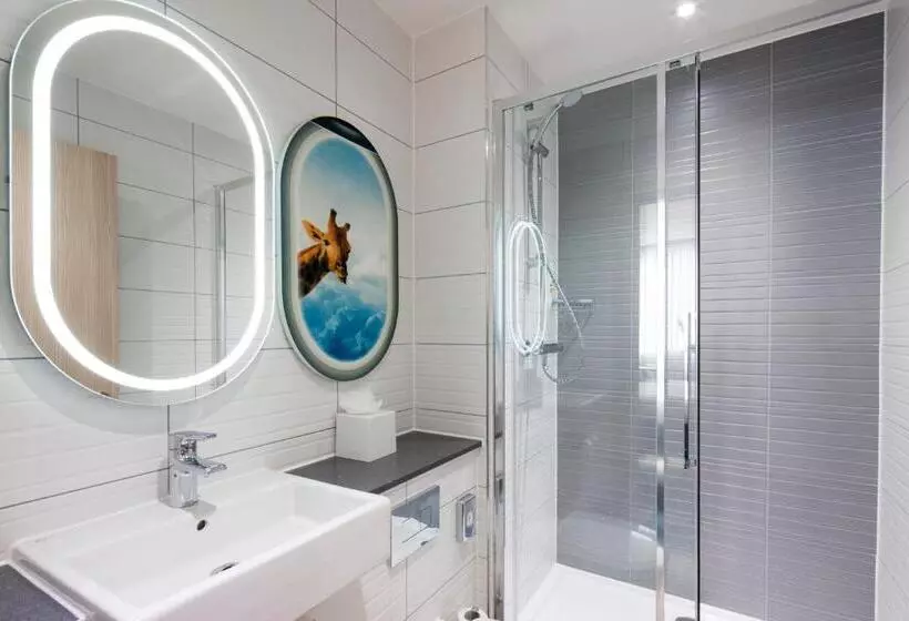 اتاق خانوادگی, Ibis Styles London Heathrow Airport