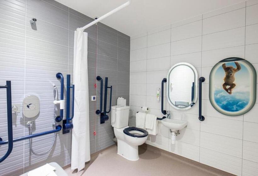 패밀리 룸, Ibis Styles London Heathrow Airport