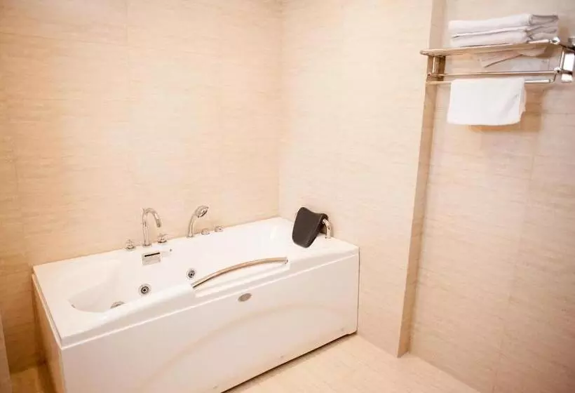 سوییت خانوادگی, Mely Hotel Hà Nội