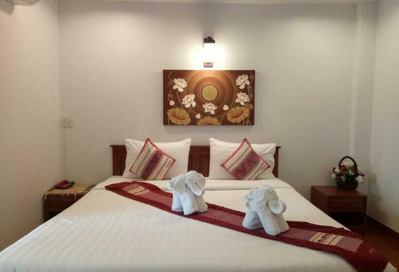 Номер Стандарт Вид на Горы, Sawadeelanna