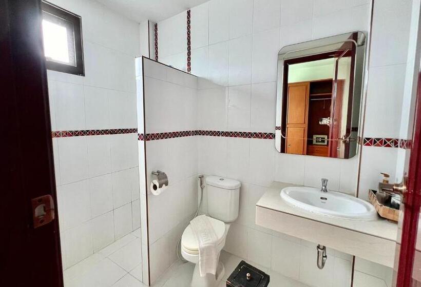 Номер Стандарт Вид на Горы, Sawadeelanna