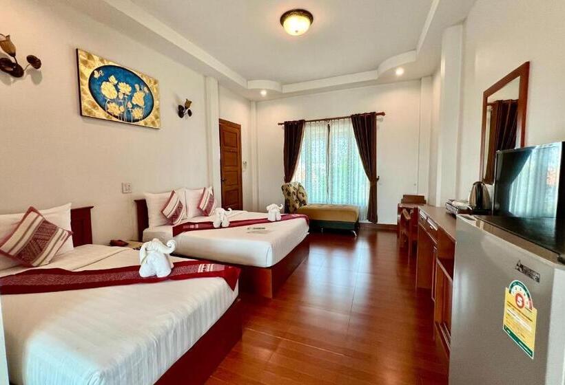 Трехместный Номер Deluxe, Sawadeelanna