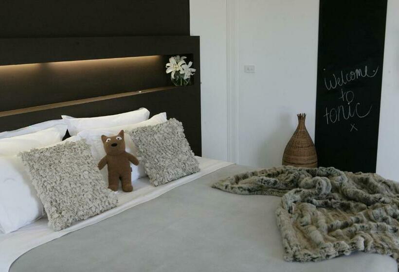 מיטת קינג בסוויטה, Tonic