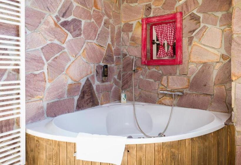 سوییت لوکس, Wellness Penzion Strachan