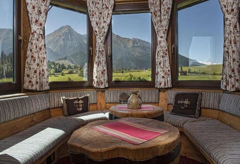 سوییت لوکس, Wellness Penzion Strachan