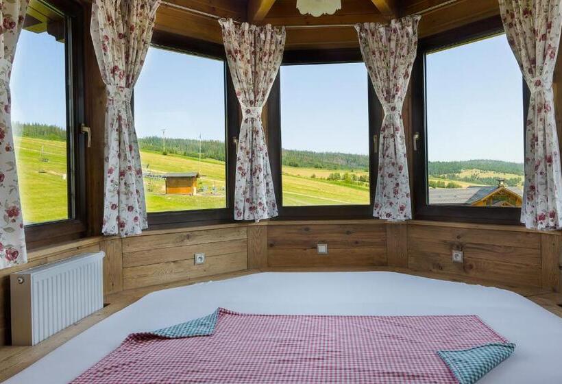 سوییت لوکس, Wellness Penzion Strachan