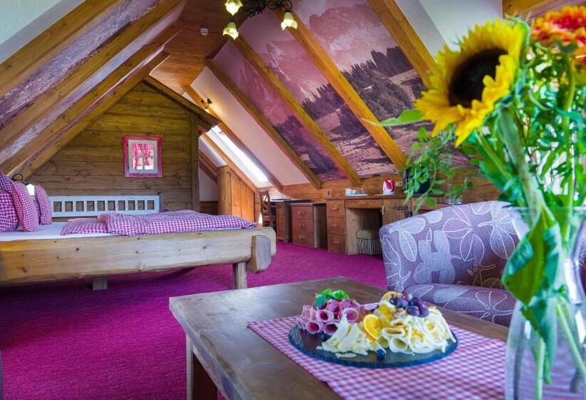 سوییت لوکس, Wellness Penzion Strachan