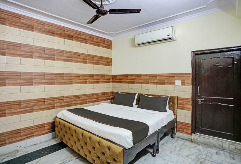 トリプルクラシックルーム, Collection O Lux