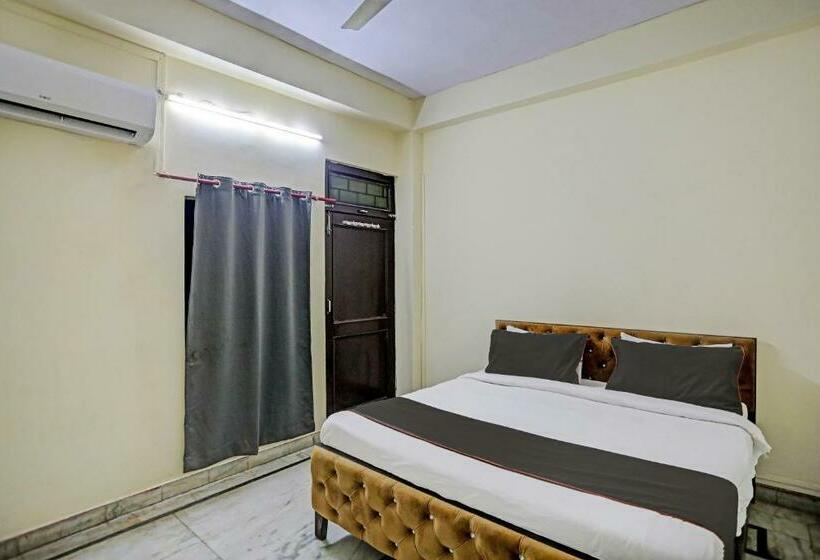 トリプルクラシックルーム, Collection O Lux