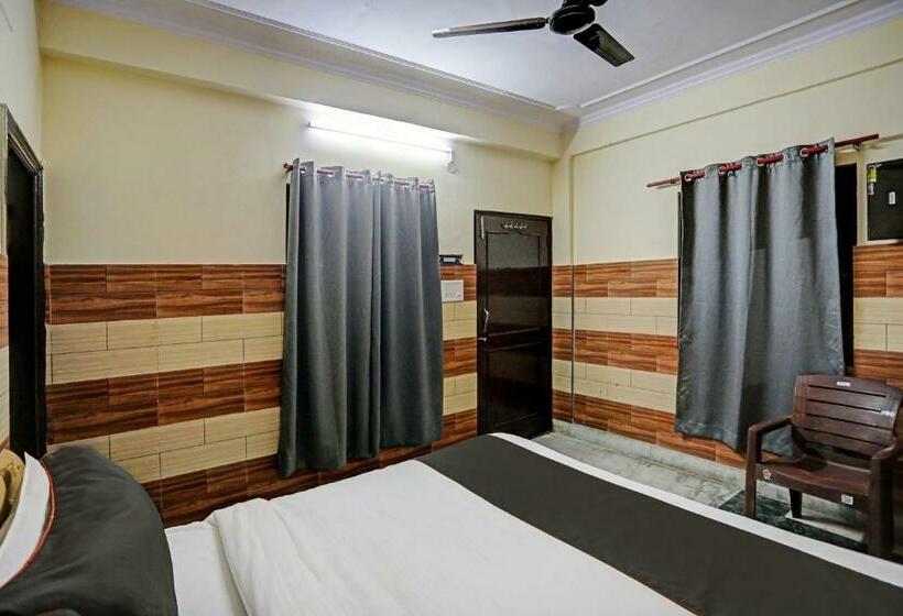 トリプルクラシックルーム, Collection O Lux