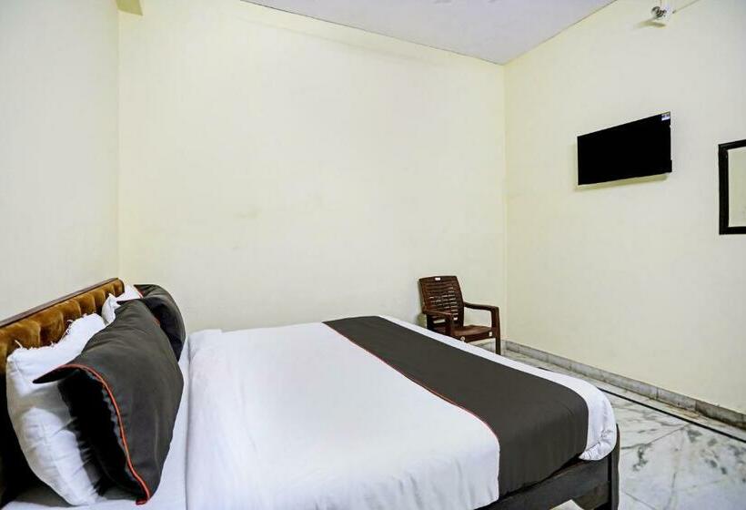 トリプルクラシックルーム, Collection O Lux