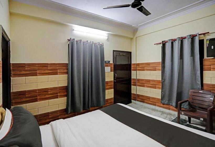 トリプルクラシックルーム, Collection O Lux