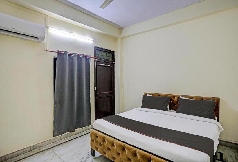 トリプルクラシックルーム, Collection O Lux