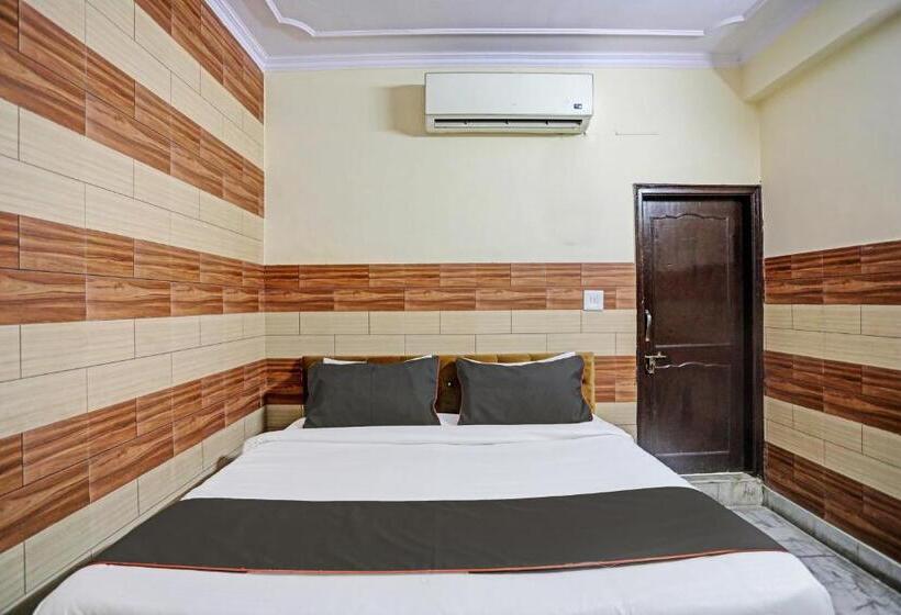 トリプルクラシックルーム, Collection O Lux