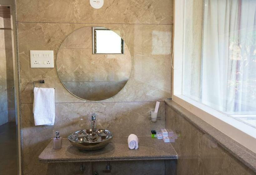 Королевский Люкс, Urmilaa Green County Resort 35 Km From Kolhapur