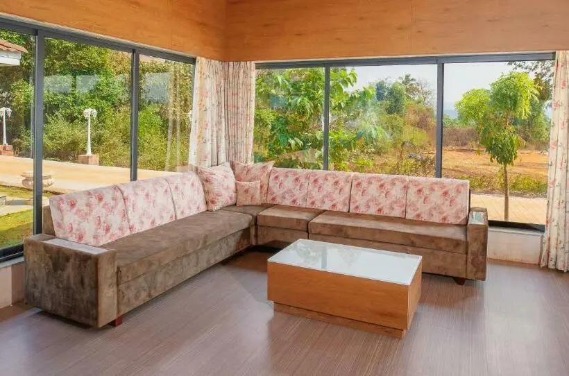 Sviitti, Urmilaa Green County Resort 35 Km From Kolhapur