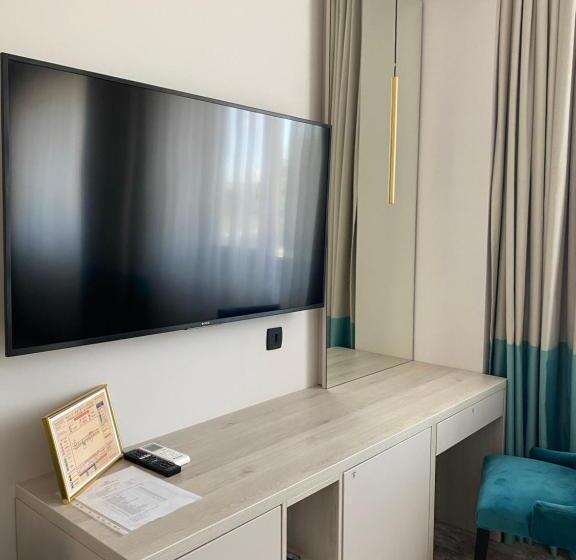 Номер Deluxe, Coroana