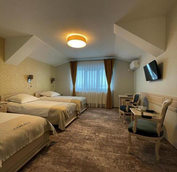 Номер Стандарт Трехместный, Coroana