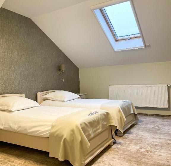 Номер Economy, Coroana