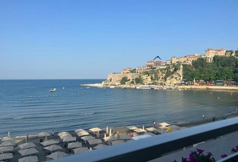 اتاق لوکس با چشمانداز دریا, Miramar