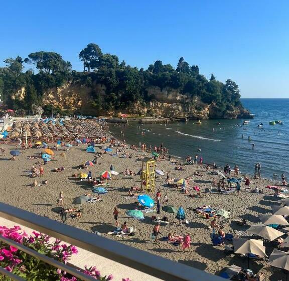 اتاق لوکس با چشمانداز دریا, Miramar