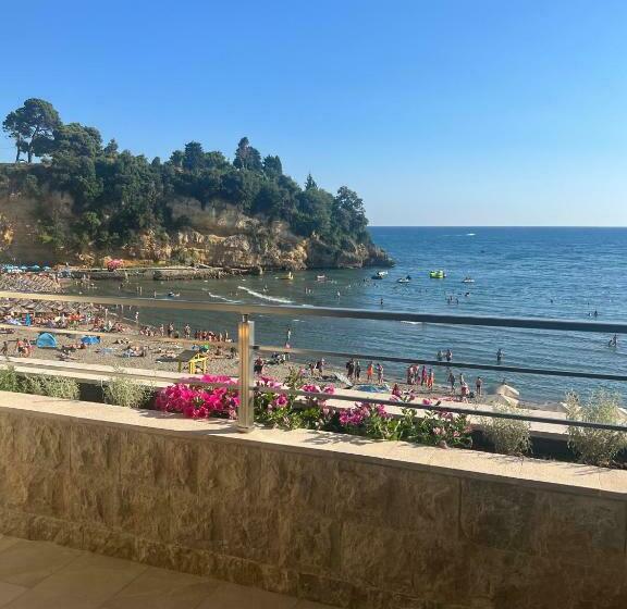 اتاق لوکس با چشمانداز دریا, Miramar