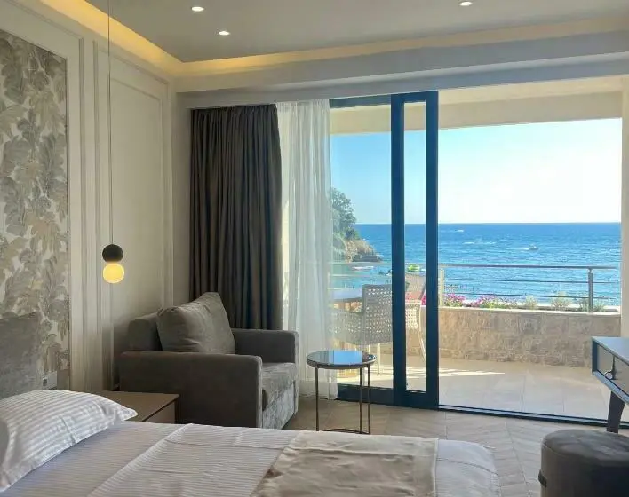 اتاق لوکس با چشمانداز دریا, Miramar