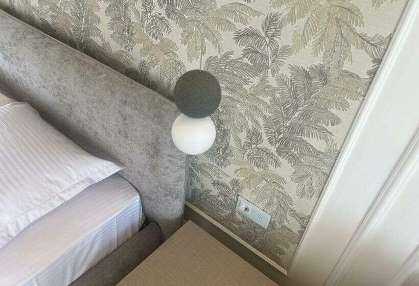 اتاق لوکس با چشمانداز دریا, Miramar