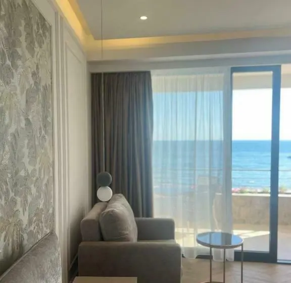 اتاق لوکس با چشمانداز دریا, Miramar