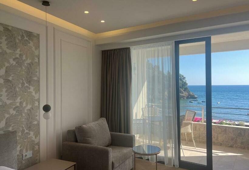 اتاق لوکس با چشمانداز دریا, Miramar