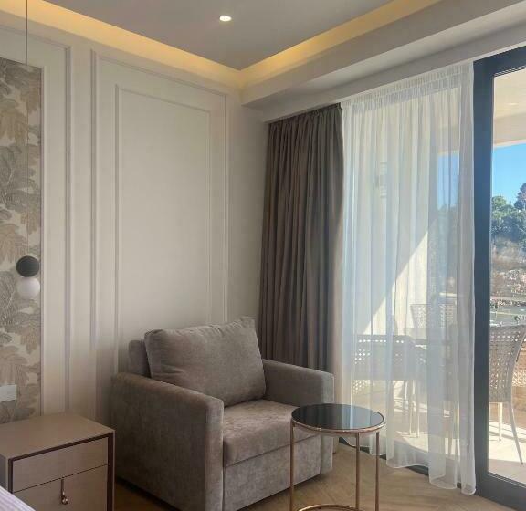 اتاق لوکس با چشمانداز دریا, Miramar