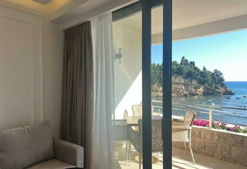 اتاق لوکس با چشمانداز دریا, Miramar