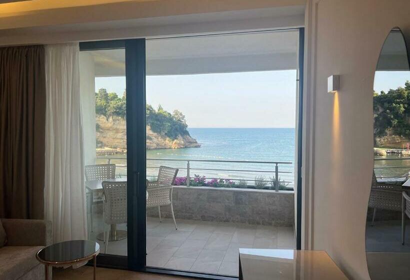 اتاق لوکس با چشمانداز دریا, Miramar