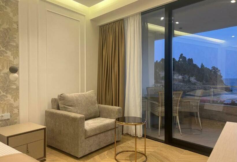 اتاق لوکس با چشمانداز دریا, Miramar