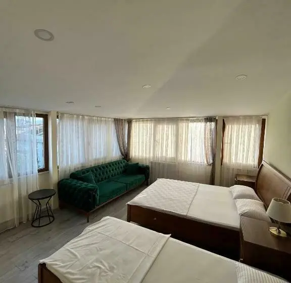 اتاق لوکس خانوادگی, Naval Hotel Yalova