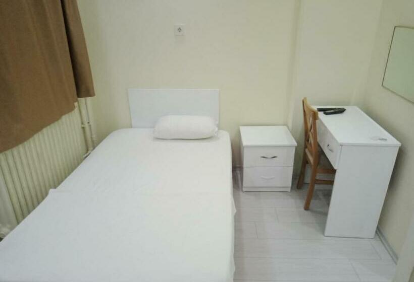 اتاق استاندارد یک نفره, Naval Hotel Yalova