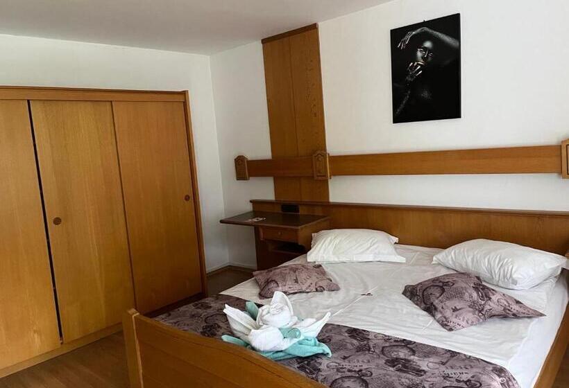 غرفة ديلوكس مزودة بشرفة, Pensiunea Yajima