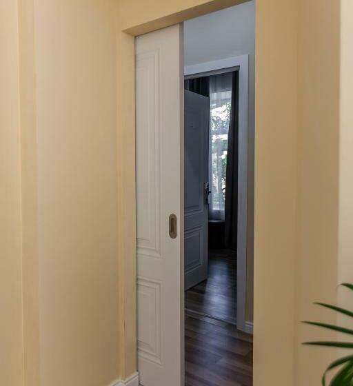 غرفة قياسية, Hillside City Center