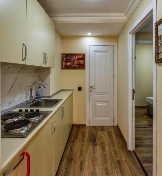 غرفة إقتصادية ثلاثية, Hillside City Center